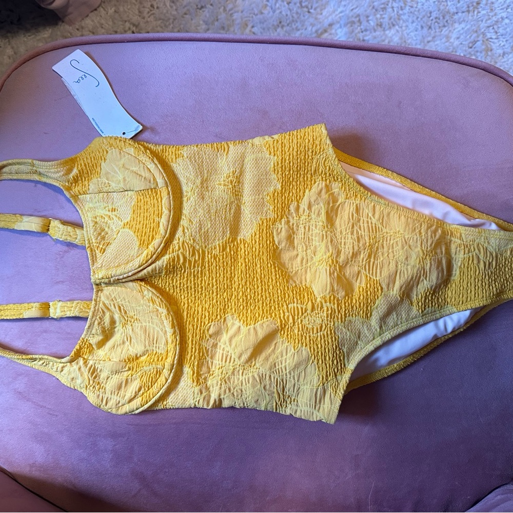 Yellow Textured Bra with Scoop Neckline - Picture 6 of 7